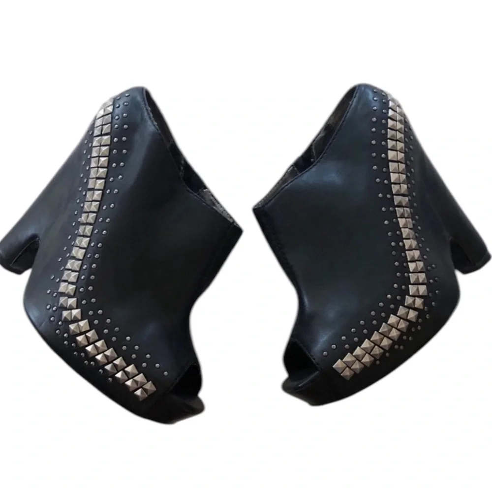 Sam Edelman size 10 Boho silver studded open toe platform ,beautiful